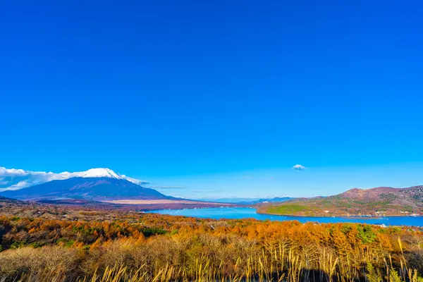 Bela montanha fuji em yamanakako ou lago yamanaka — Fotografia de Stock