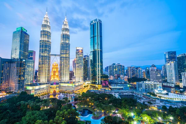 Prachtige architectuur bouwen exterieur stad in kuala lumpur sk — Stockfoto