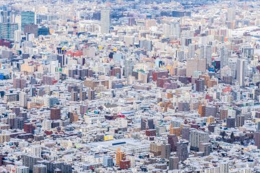 Winte dağ manzarası ile bina güzel mimari