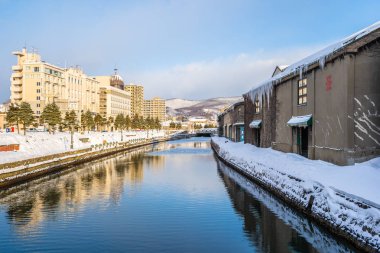 Güzel manzara ve kışın Otaru kanal Nehri'nin cityscape
