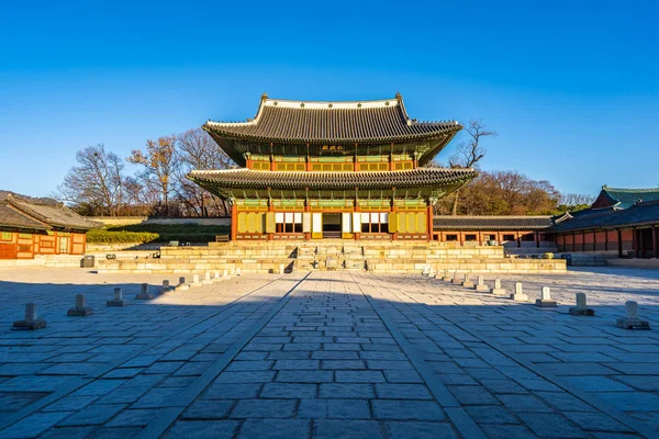 Bela arquitetura edifício Changdeokgung palácio em Seul ci — Fotografia de Stock