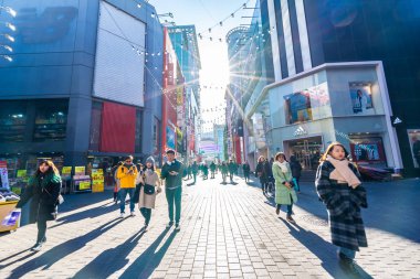 Seoul, Güney Kore 10 Aralık 2018: Myeong dong pazarı 