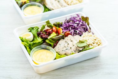 Izgara tavuk göğsü ve et salata