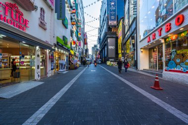 Seoul, Güney Kore 10 Aralık 2018: Myeong dong pazarı 