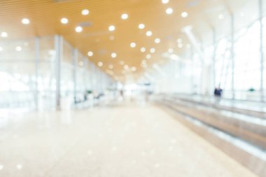 Soyut bulanıklık ve Havaalanı yolcu trans için terminal defocused