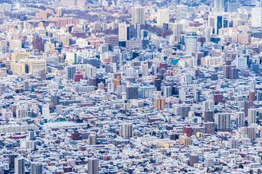 Winte dağ manzarası ile bina güzel mimari