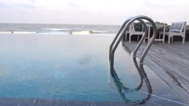 Güzel dalgalı denizin sakin görüntüleri.