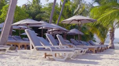 Güzel dalgalı denizin sakin görüntüleri.