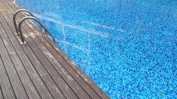 리조트에서 수영장의 아름다운 — 비디오