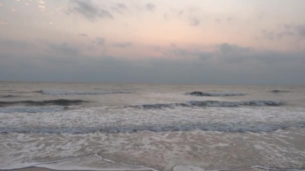 Imagens Tranquilas Belo Mar Ondulado Pôr Sol — Vídeo de Stock