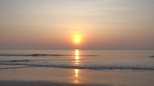 Imagens Tranquilas Belo Mar Ondulado Pôr Sol — Vídeo de Stock