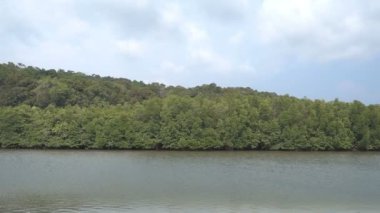 Güzel dalgalı denizin sakin görüntüleri.