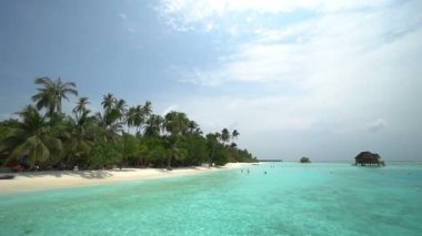 Güzel dalgalı denizin sakin görüntüleri.