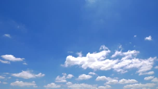 images d'un ciel magnifique avec des nuages en mouvement, laps de temps 