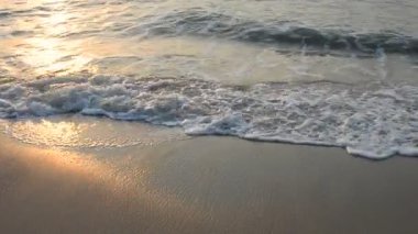 günbatımı güzel dalgalı denizde sakin görüntüleri