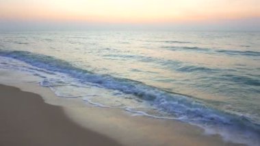 günbatımı güzel dalgalı denizde sakin görüntüleri
