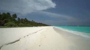 Güzel dalgalı denizin sakin görüntüleri.