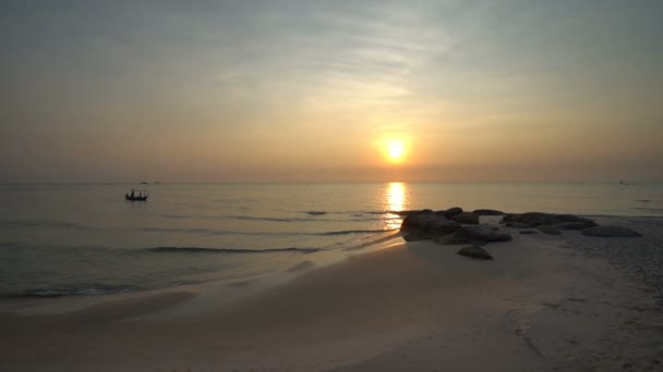 Rustige Beelden Van Mooie Golvende Zee Zonsondergang — Stockvideo