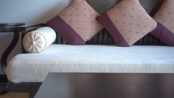 Záběr Luxusního Zařízený Obývací Pokoj Moderního Hotelového Apartmá — Stock video