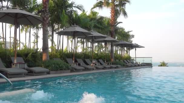 度假村游泳池的风景画面 — 图库视频影像