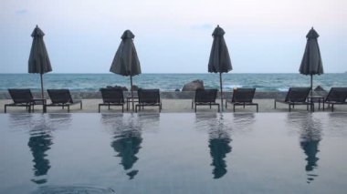 Güzel dalgalı denizin sakin görüntüleri.