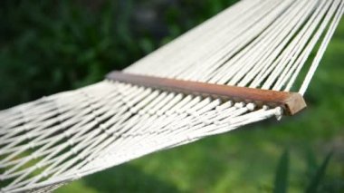 doğaya asılı hamak yakın çekim görüntüleri