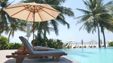 tatil beldesinde yüzme havuzu doğal görüntüleri