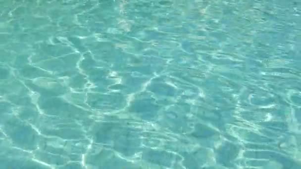 水上スイミングプールのフルフレーム映像 — ストック動画