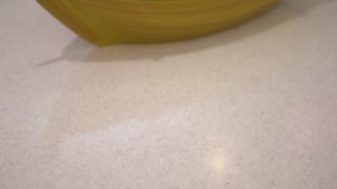 masada lezzetli suşi yakın çekim görüntüleri