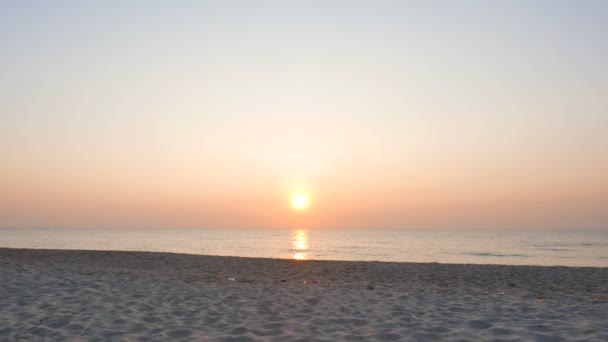 Imágenes Tranquilas Hermoso Mar Ondulado Puesta Del Sol — Vídeos de Stock