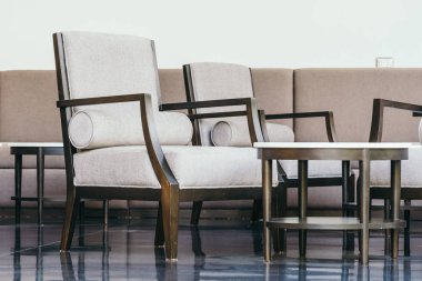 Açık veranda ile masa ve sandalye dekorasyon