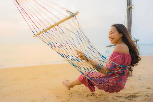 Portrait beautiful young asian woman sitting on the hammock with — Stock Photo, Image