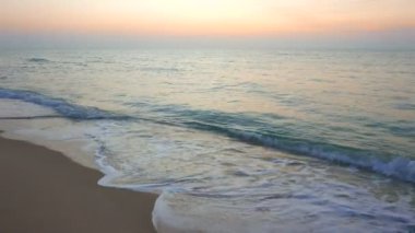 günbatımı güzel dalgalı denizde sakin görüntüleri