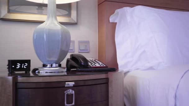 酒店卧室豪华内饰的镜头 — 图库视频影像