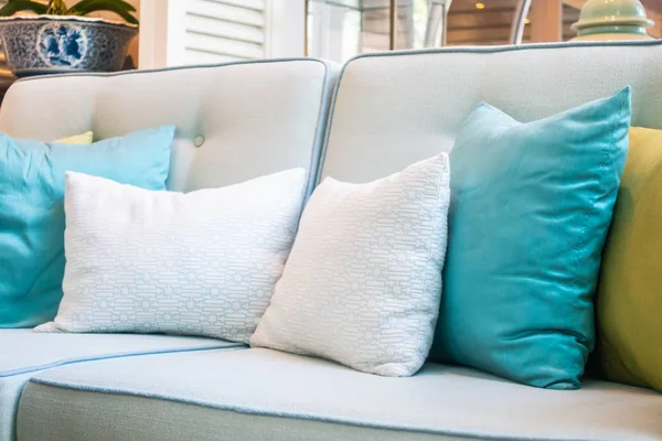 Kényelmes párnát a kanapé szék dekoráció belső — Stock Fotó