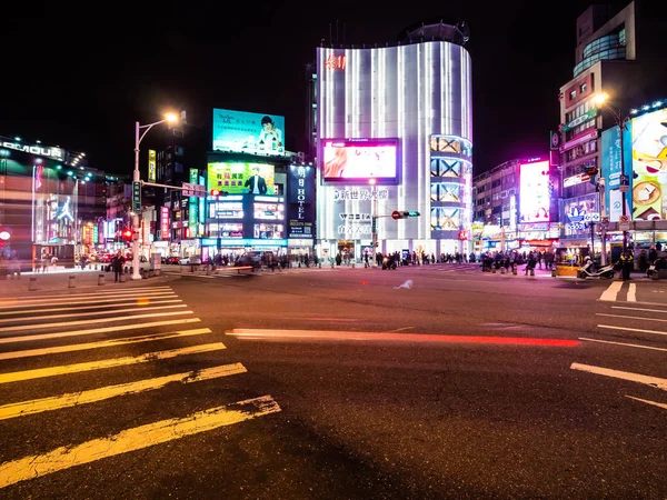 Taipei, Taiwán - 27 de noviembre de 2018: Ximending street market is t — Foto de Stock