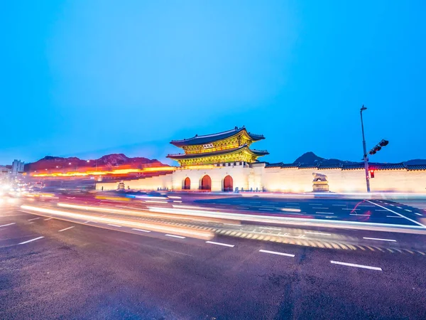 Vacker arkitektur byggnaden av gyeongbokgung palace — Stockfoto