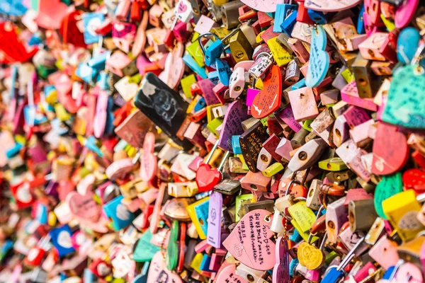 Seoul, Zuid-Korea 6 December 2018: liefde sleutel op namsan berg — Stockfoto