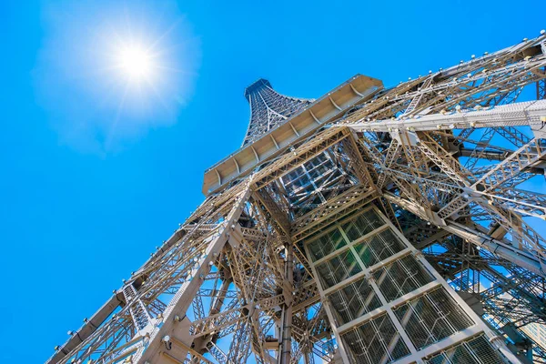 Krásné Eiffelova věž mezník pařížský hotel a resort — Stock fotografie