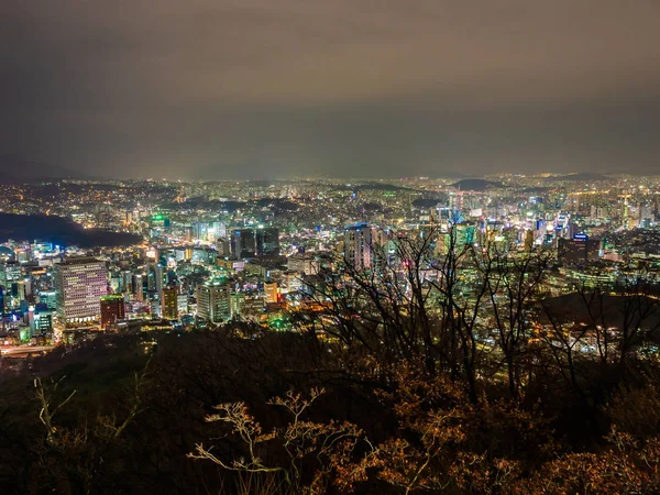 Hermoso edificio de arquitectura alrededor de la ciudad de Seúl por la noche —  Fotos de Stock
