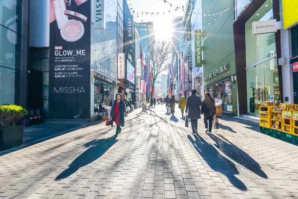 Seoul, Güney Kore 10 Aralık 2018: Myeong dong pazarı 