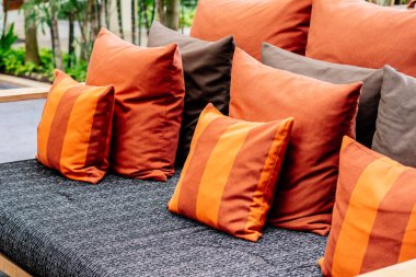 Güzel rahat yastık kanepe dekorasyon