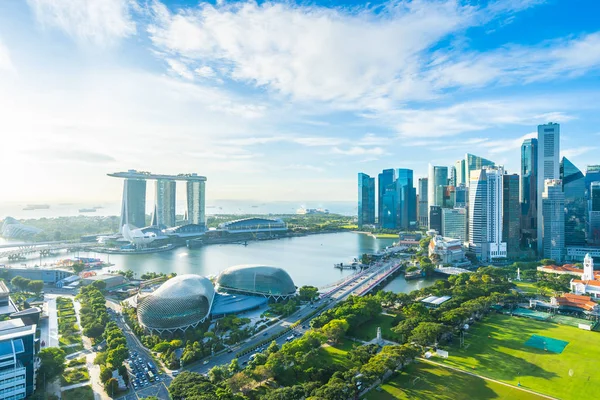 Hermoso edificio de arquitectura exterior paisaje urbano en Singapur — Foto de Stock