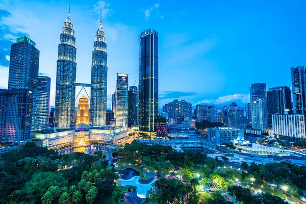 Prachtige architectuur bouwen buitenkant in Kuala Lumpur stad — Stockfoto