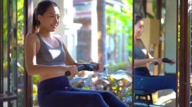 güzel Asyalı genç kadın görüntüleri