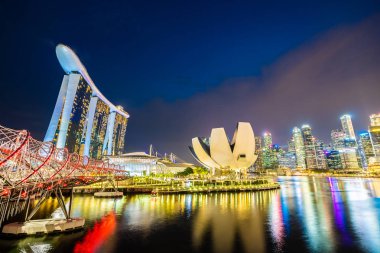 Gökdelen marina defne içinde etrafında bina güzel mimari 