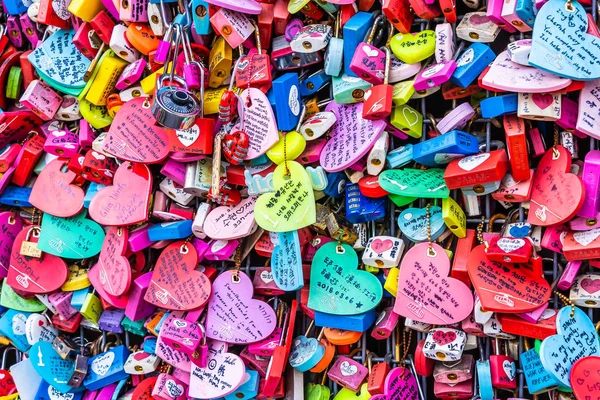 Soul, Jižní Korea 6 prosince 2018: láska klíč na hoře namsan — Stock fotografie