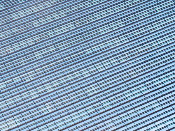 Hermoso rascacielos de oficinas de negocios con vidrio de ventana — Foto de Stock
