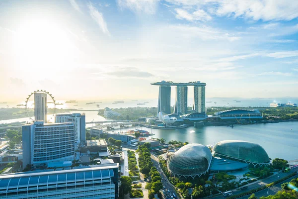 Beau bâtiment d'architecture extérieur paysage urbain à Singapour — Photo