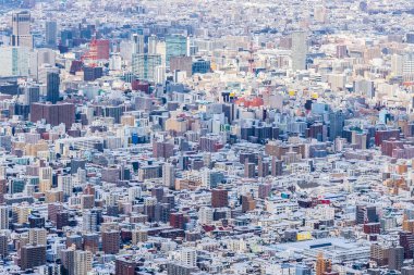 Winte dağ manzarası ile bina güzel mimari